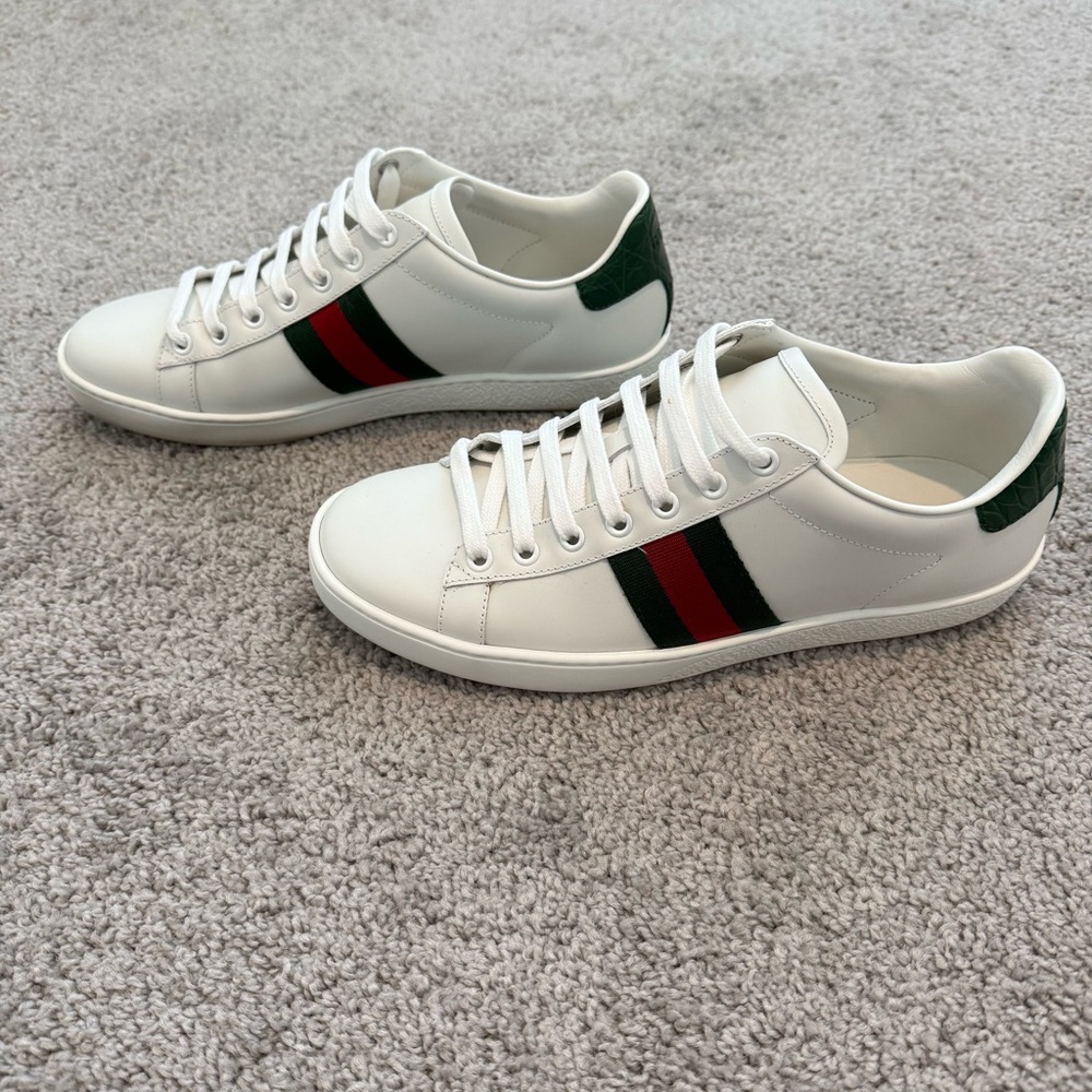 Gucci White Sneakers with Red and Green Accents - Picture 9 of 11